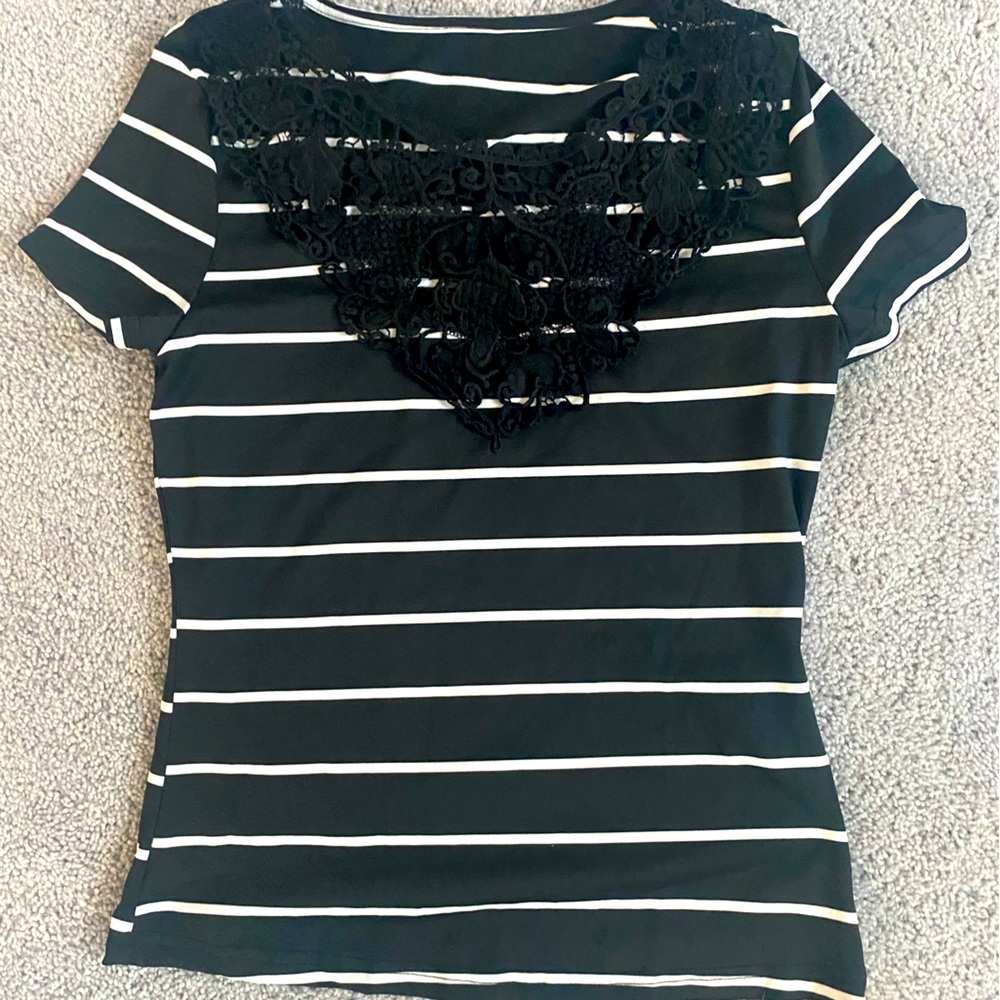 Pretty shirt with crochet